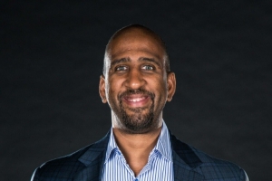 布斯：100个GM也就3-4个能做出我的成绩 不懂为何NBA没人抢着要我