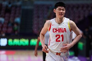 苏群：胡金秋完全被割裂 中国男篮三分差到不敢投了