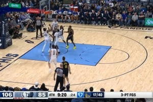 太舒服了！霍福德连续补篮命中&得分上双 全队第8位上双球员！