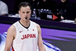 AI这波怎么说？新西兰裁判被网友P上了日本队球衣