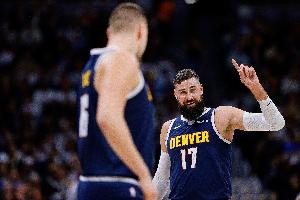 张佳玮：武切维奇被约基奇&瓦兰上课 绿军可能真得等塔图姆出来了