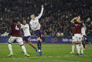 曼联传奇警告卡里克面临周末“难题”：是否该让舍什科首发出战