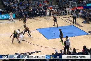 连续高光表现！理查德先抢前场板送助攻 再掏球抢断送反击暴扣