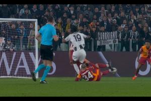 开始反攻？托雷拉鲁莽滑铲放倒K·图拉姆送点，洛卡特利点射破门