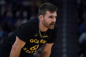 今天能否兄弟对决？勇士斯潘塞赛前与弟弟热聊 双方都进入大名单