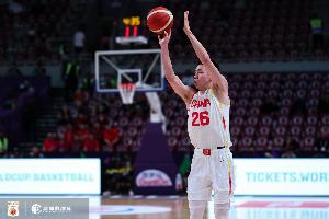 手感全无！朱俊龙半场3中0仅靠罚球拿2分 正负值-14全场最低