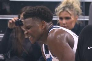 帅是真帅 痛也是真痛啊！华子战斧劈扣震伤小臂 紧握伤处痛苦万分