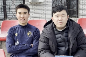 德转显示18岁球员姜轶祥加盟上海申花，他此前在塞尔维亚留洋