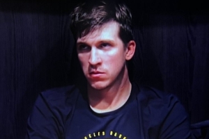 表情很严肃！本场失利的沮丧程度是什么级别？里夫斯：非常高