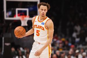 球场神偷！丹尼尔斯半场5断&8中5拿10分8助 正负值+26最高