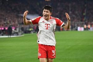 德媒：伊藤洋辉和金玟哉提前结束合练，前者肌肉问题后者膝盖疼痛