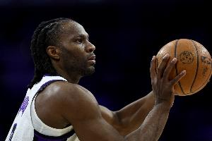 能攻能防！阿丘瓦19中13&三分3中3砍29分12板4助3断 拼下7前场板