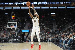 太猛了！萨迪克·贝20中14&三分9中5 爆砍鹈鹕生涯新高42分