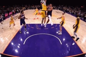 挺明显的？格雷森·阿伦突破被海斯犯规 湖人挑战失败&但无罚球