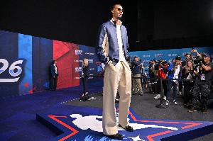 文班：NBA门面不是强行制造出来的 而是自然而然的东西