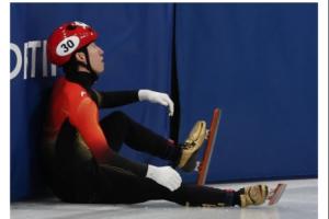 韩媒：林孝埈队内比赛遭匈牙利归化干扰倒地，韩国教练抗议被解雇