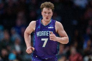 黄蜂主帅：能见证克尼佩尔破纪录非常特别 对他来说这是巨大荣誉