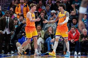 直接打了三倍得分！黄蜂次节36-12净胜步行者24分 半场分差21分