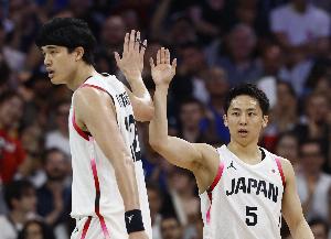 媒体人：很讨厌看到说八村&河村不在所以日本输球 输了就是输了