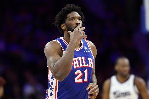 一锤定音！马克西助攻恩比德关键三分命中 76人领先7分杀死比赛