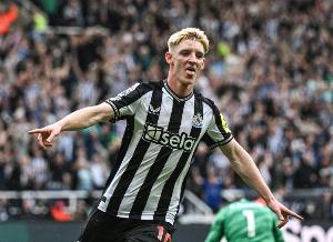 太阳报：阿森纳在戈登争夺战领先于曼联和利物浦，纽卡要9500万镑