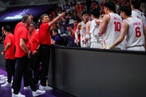 杨毅：输韩国因我们把姿态摆太高 打日本上半场落后因为姿态太低