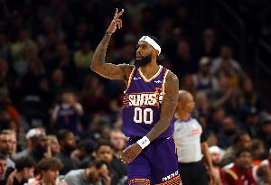 绝杀建功！罗伊斯·奥尼尔三分6中3得13分6板 45°三分一击毙命