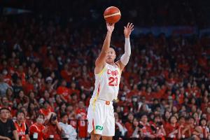 帮助中国男篮逆转！贺希宁：能身披国家队球衣出征 再累也值得