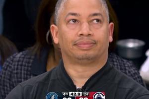 这谁能忍得住....巴图姆&小琼斯边线发球连着送！卢瞪眼睛&卡看呆