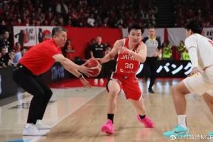 新角度：郭士强场外协防 貌似真的完成了“助断”