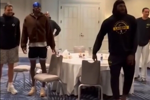 詹姆斯为卢卡领唱生日歌！湖媒：詹东不合？造谣博眼球捏造事实！