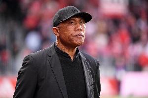 活跃队内氛围，巴黎FC新帅调侃球员：连我奶奶都比你快！