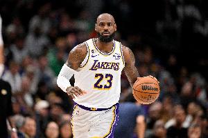 詹姆斯：三分手感和失误都会传染队友 今晚全队都投开了