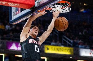 一马当先！谢泼德抢断希罗 反击面对空篮飞身暴扣