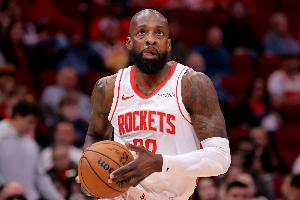 乌度卡：上半场双塔效果不好所以换上了小个阵容 让姐夫打五号位