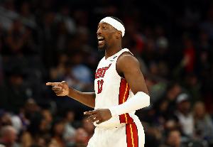 斯波：我们主打了阿德巴约韦尔的双塔组合 他们在联防里表现很棒