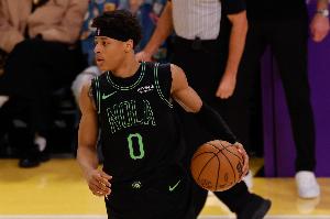 小个子大能量！新秀费尔斯11板全场唯一上双 另有18分5助2帽