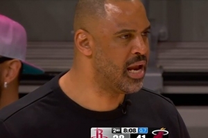 主打一个对阵容满意！火箭连续打铁失误 热火轰出19-2进攻狂潮