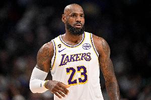 詹姆斯：在三连败后我们已无退路 今晚我们的节奏不错