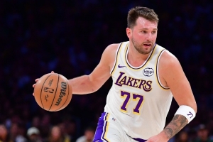 三喜临门！东契奇生日夜17中9得26分6板8助1断1帽 第三节16分