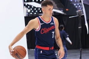 名记：分卫约翰·普拉基达斯将与独行侠签下一份双向合同