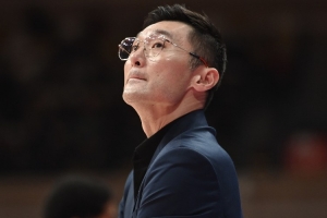 因身体原因请辞新疆主帅一职！刘炜今天担任NBA比赛的解说嘉宾