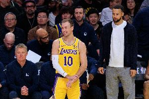 雷迪克：肯纳德对挡拆战术执行得很到位 这体现了无私的精神