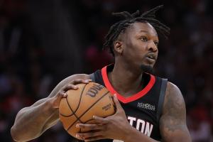 还在沉睡~芬尼场均3分&命中率29.9% 火箭4年5270.5万引援亏麻了？