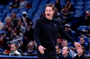 搞波大的？爵士轰出一波12-0末节追到个位数 最多落后27分