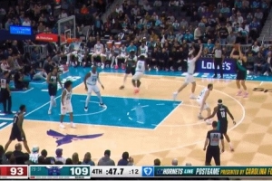 好机会！杨瀚森外线各种策应没机会 索性撤出投三分可惜投短了