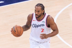 还未发力！伦纳德上半场6投3中&三分4中2 拿到8分5板2助&零罚球