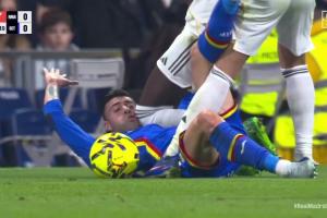 裁判未出牌！前裁判：吕迪格用膝盖撞过去，这是暴力行为就是红牌