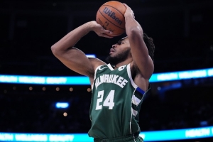 尼克·杨：字母回归后托马斯就要站底角了 科比复出后我也一样