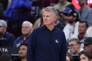 科尔：阵容不整保持48分钟防守强度很难 小卡近一个月是联盟最佳